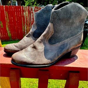 Munro Laramie Black Leather/Suede Side Zip Ankle Boots Women’s Size 8• EUC